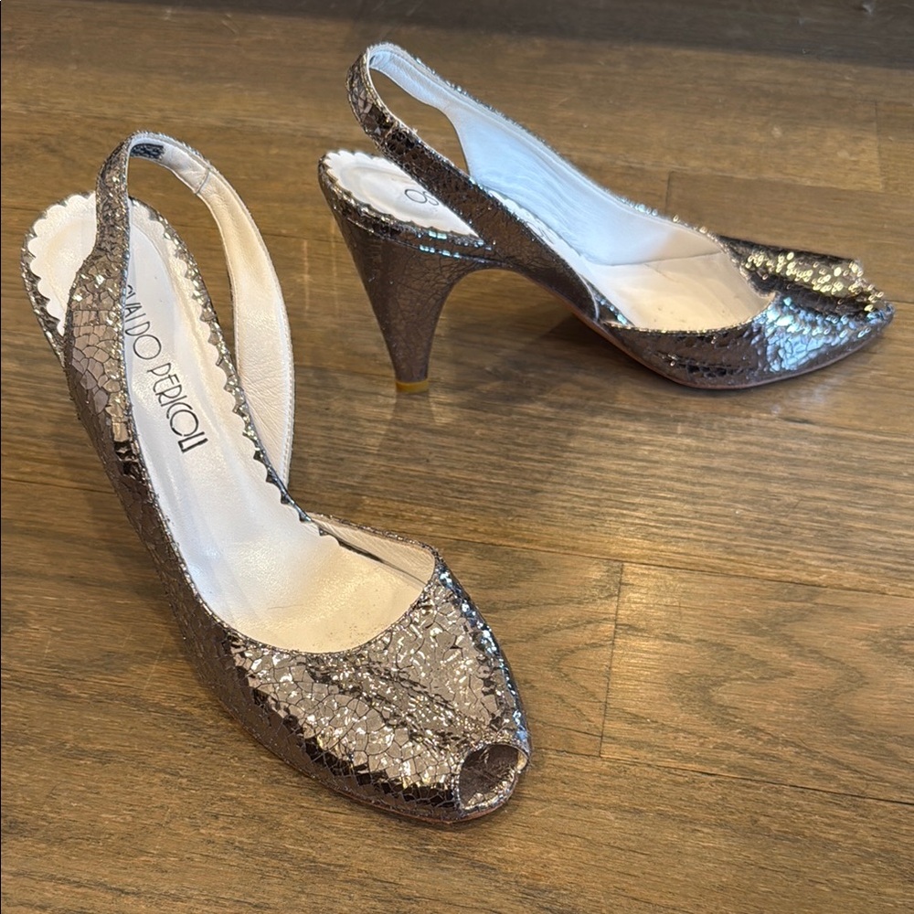 Osvaldo Pericoli crinkled leather Silver Peep Toe Slingback Heels Sz 8
